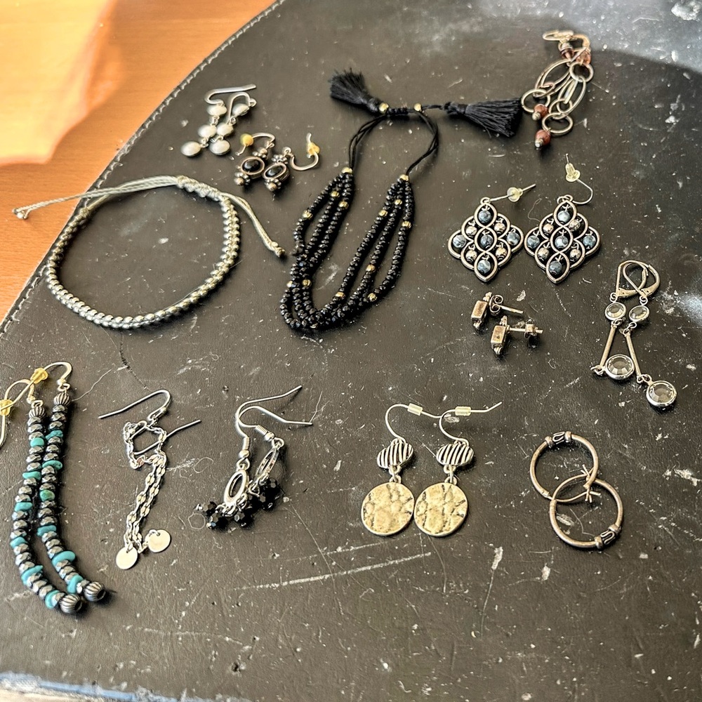 Earrings (17 pairs) and bracelets (2)